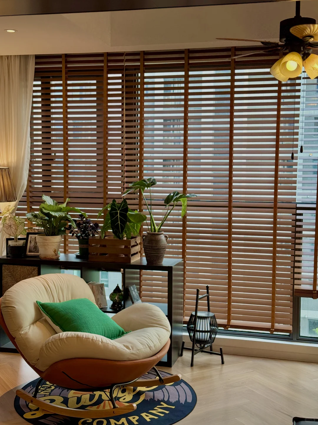 这么好看的阳台，真的很难忍住不拍照！