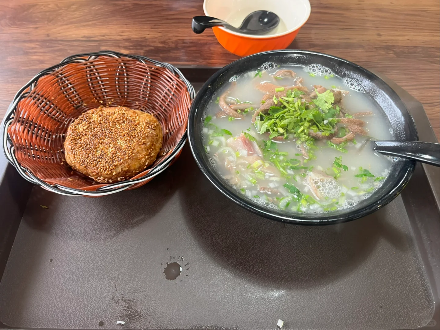 00后大学生勇闯租车—宝马320Li