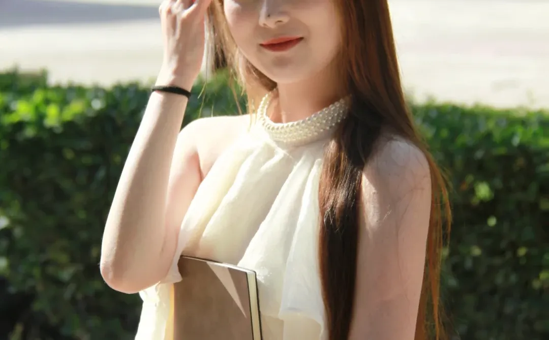 妥妥的清冷感大美女