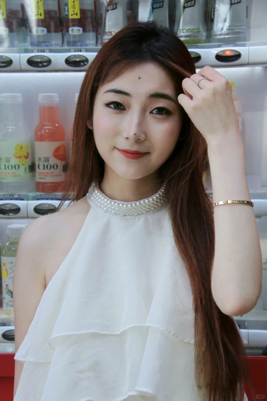 妥妥的清冷感大美女