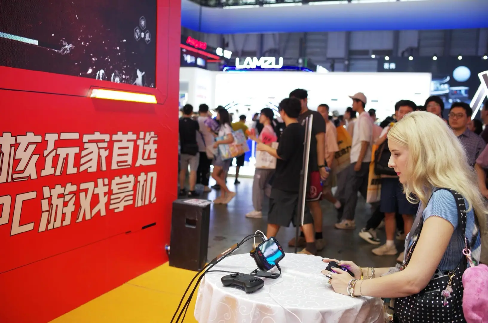 跟着JAVA小姐姐玩逛Chinajoy!