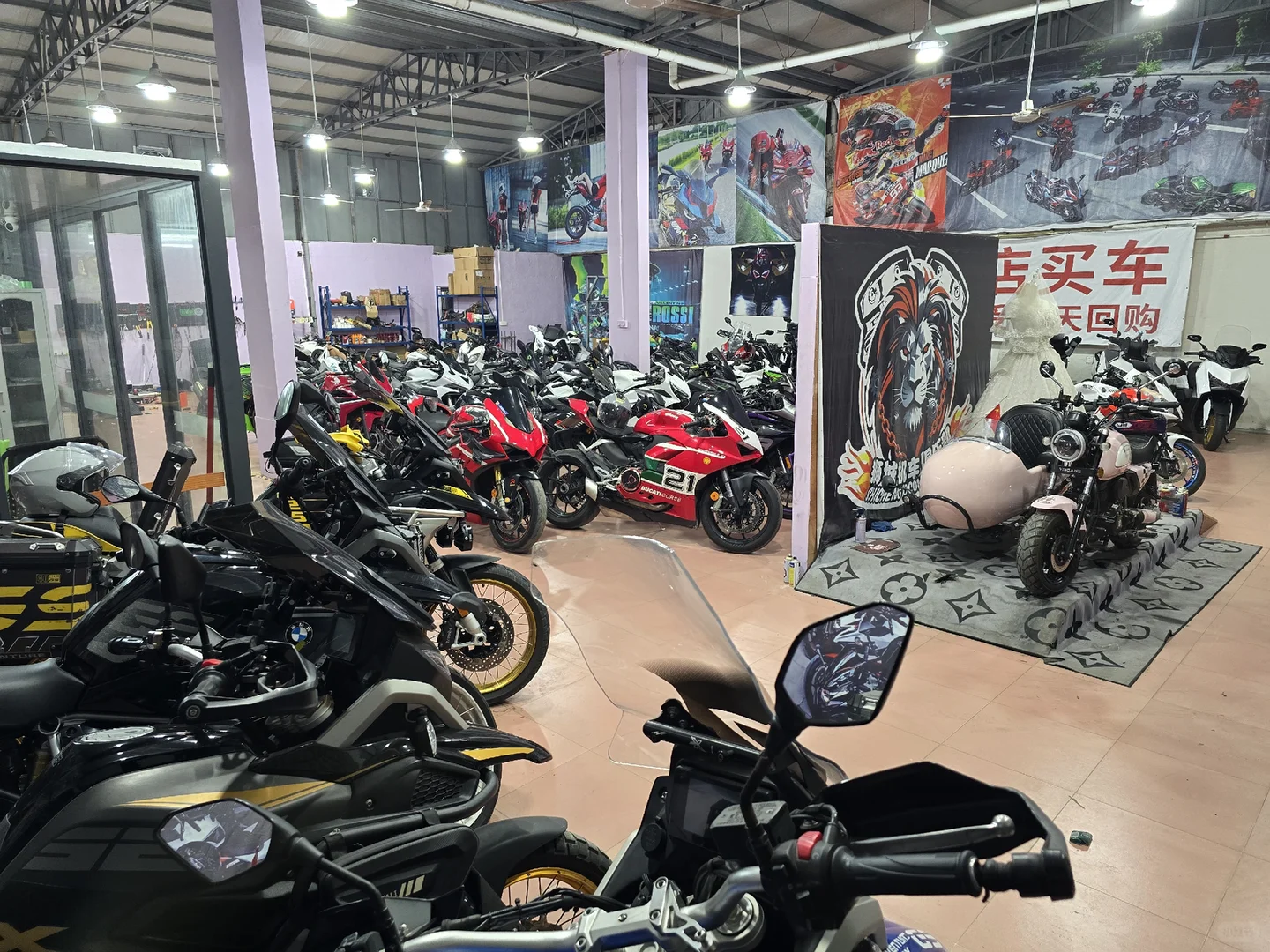 招女销售，女主播，摄影师