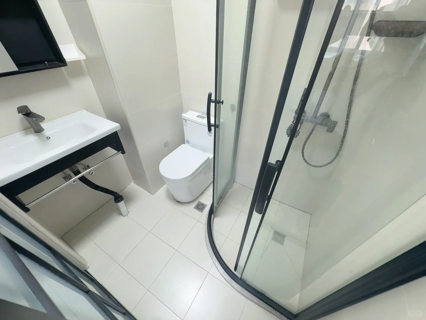 个人转租，7号杨高南路地铁站，朝南飘窗一