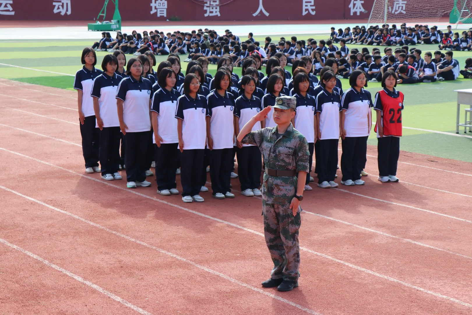 招聘男性驻校教官