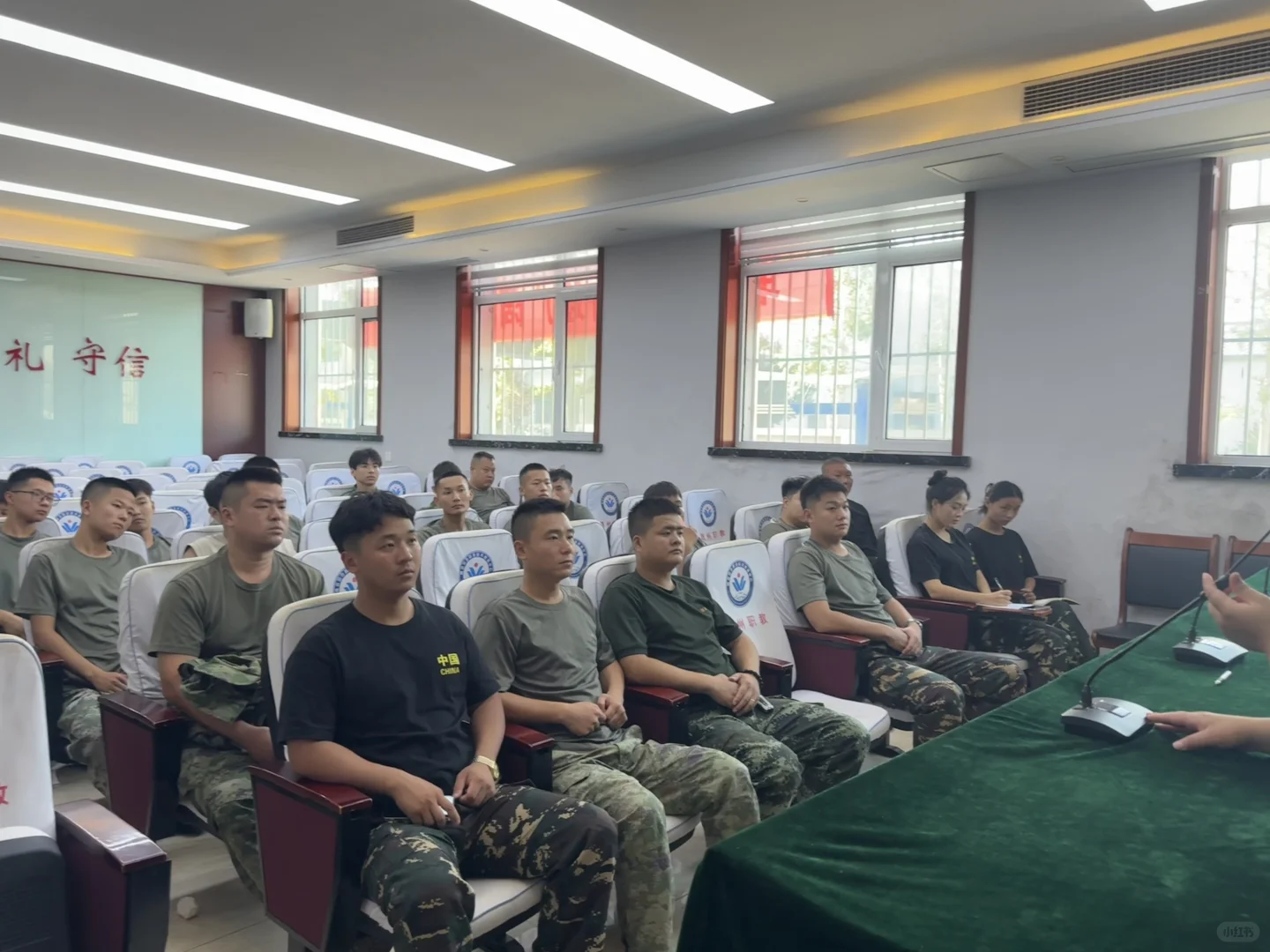 招聘男性驻校教官