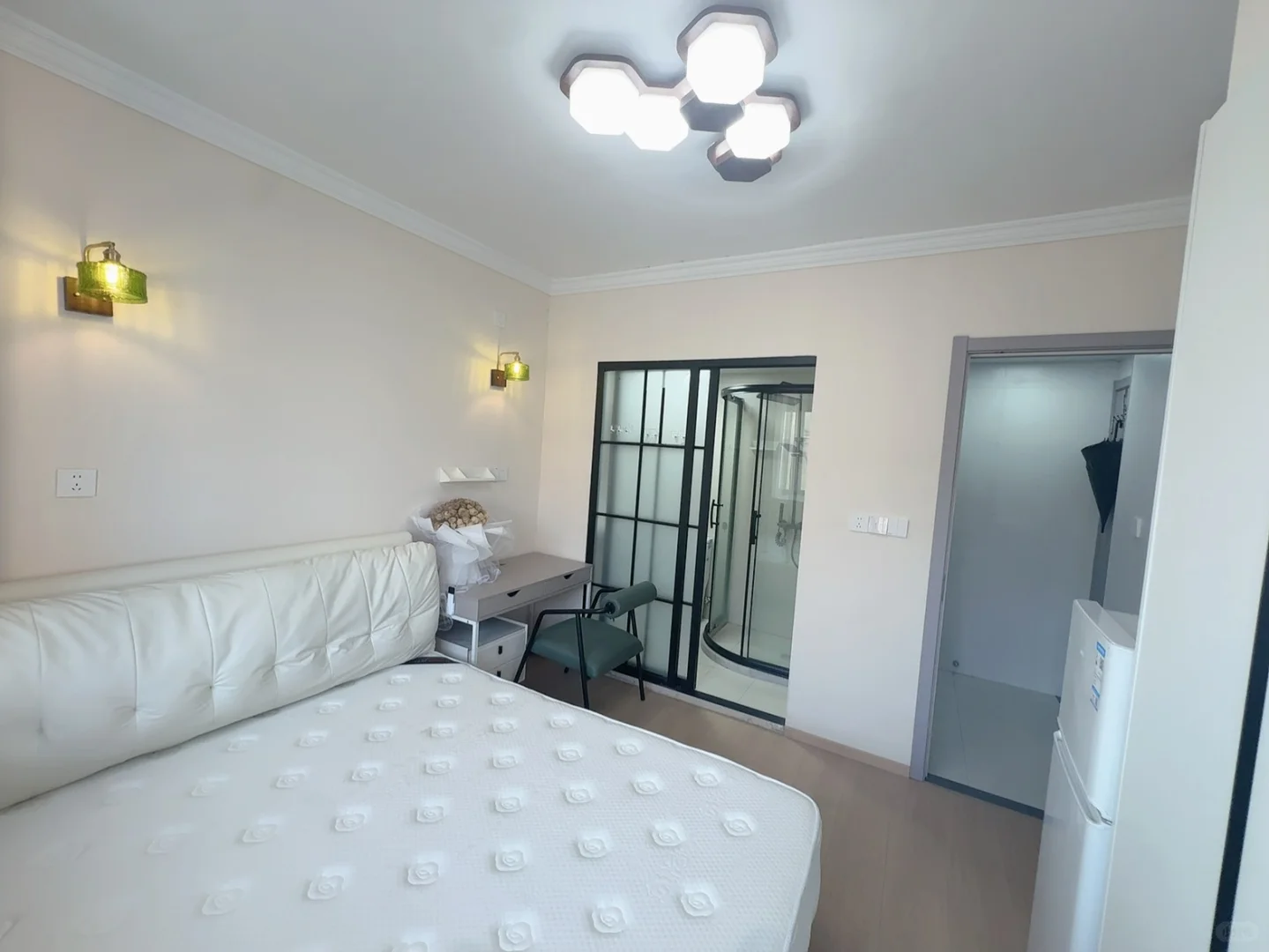 个人转租，7号杨高南路地铁站，朝南飘窗一