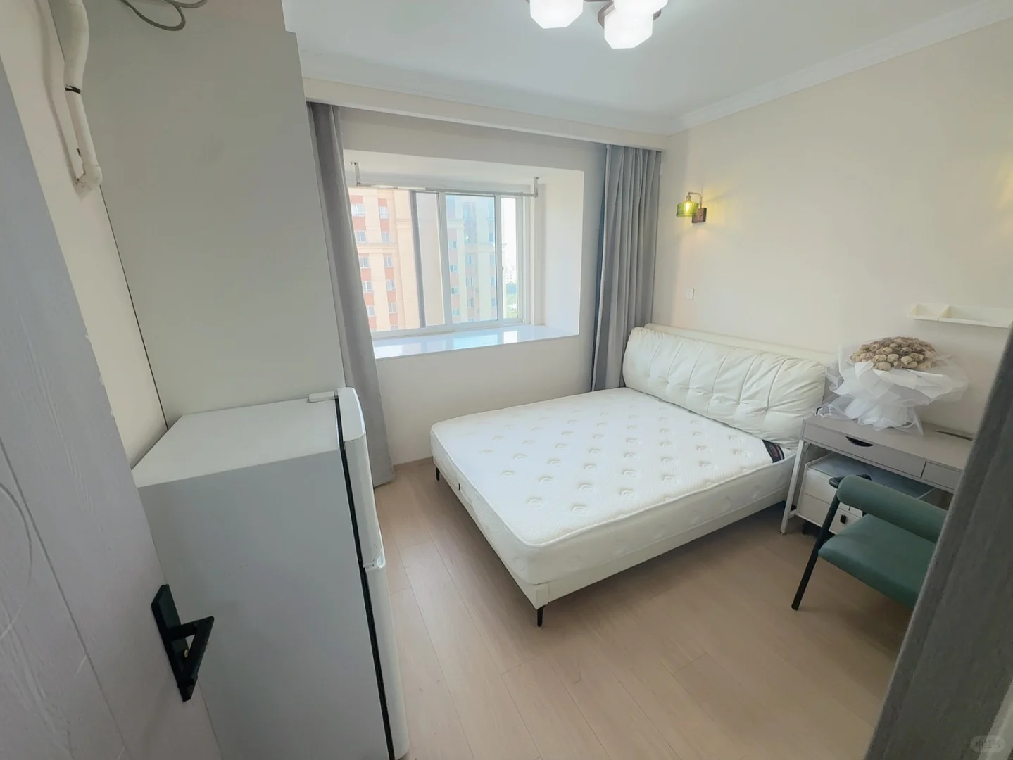 个人转租，7号杨高南路地铁站，朝南飘窗一