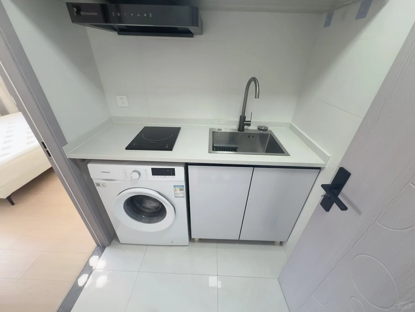 个人转租，7号杨高南路地铁站，朝南飘窗一