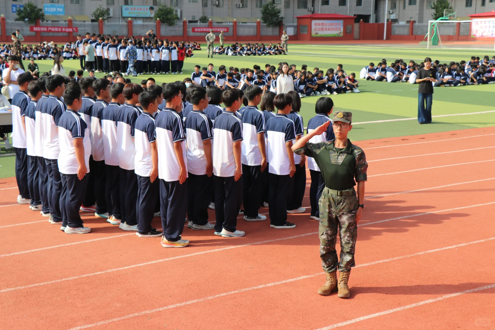 招聘男性驻校教官