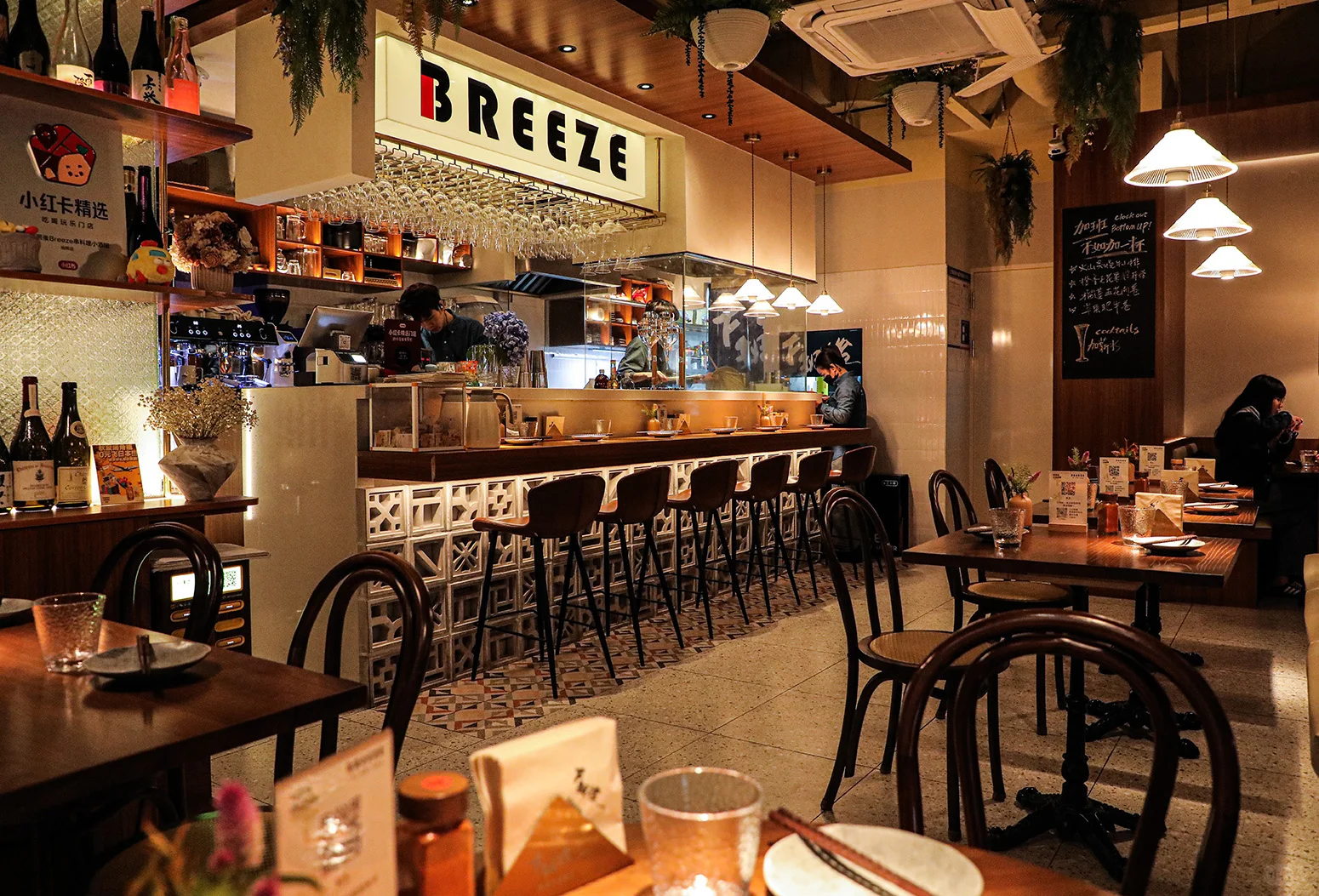 招聘：吧台酒水负责人 & 调酒师