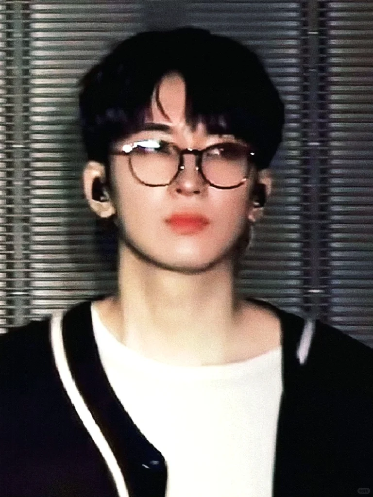 在床上这样连天花板都看不到