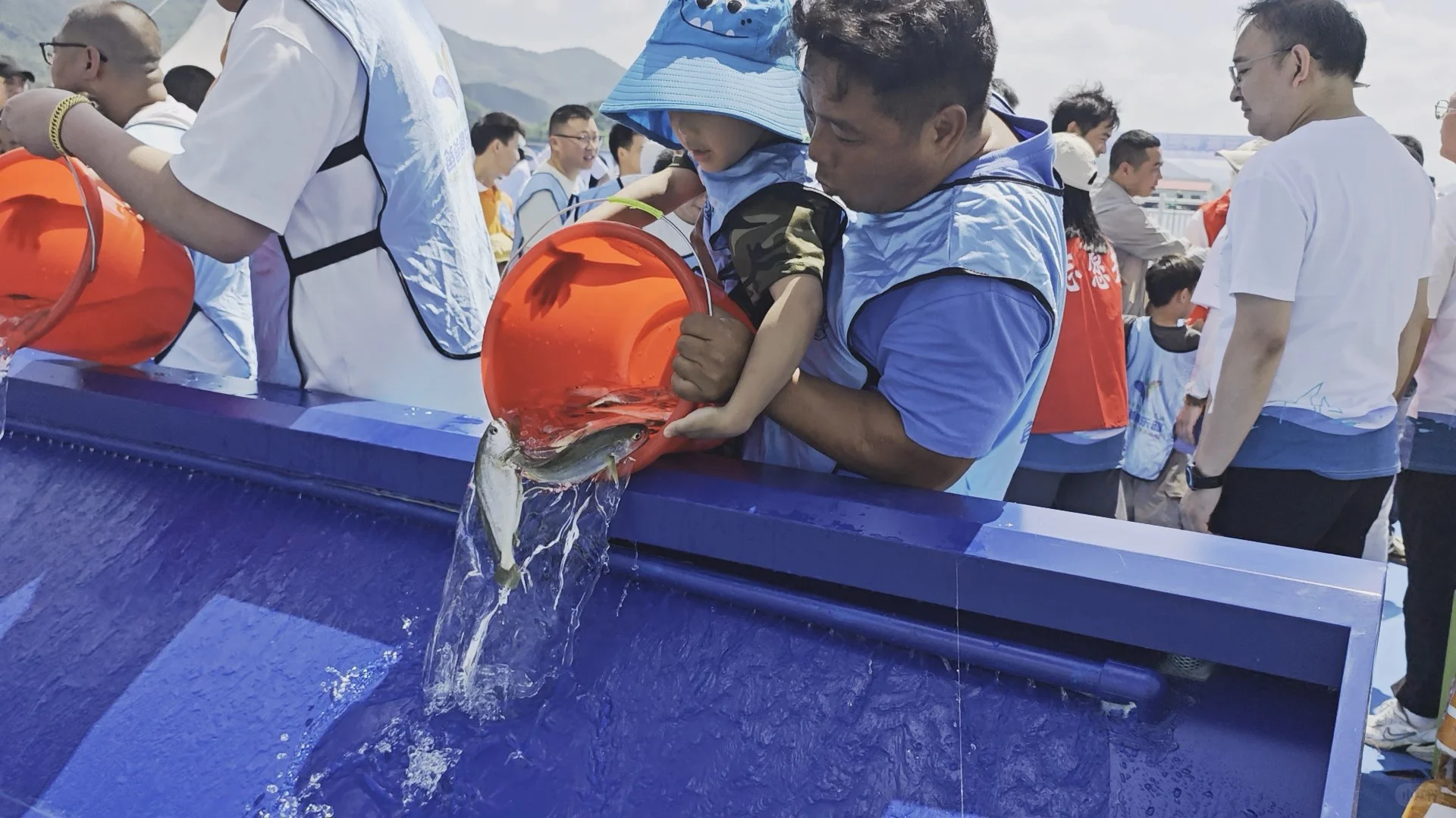 全国“放鱼日”同步增殖放流活动