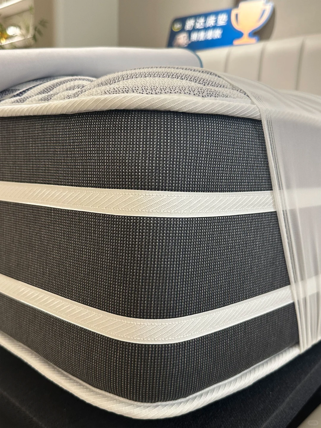 深圳打工人睡眠救赎！进口床垫门店免费试睡