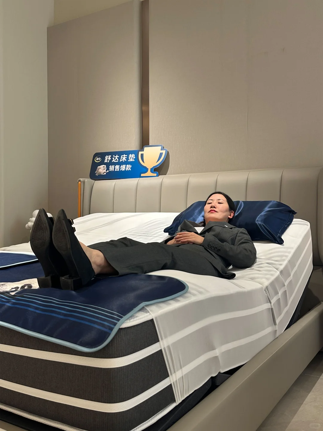 深圳打工人睡眠救赎！进口床垫门店免费试睡