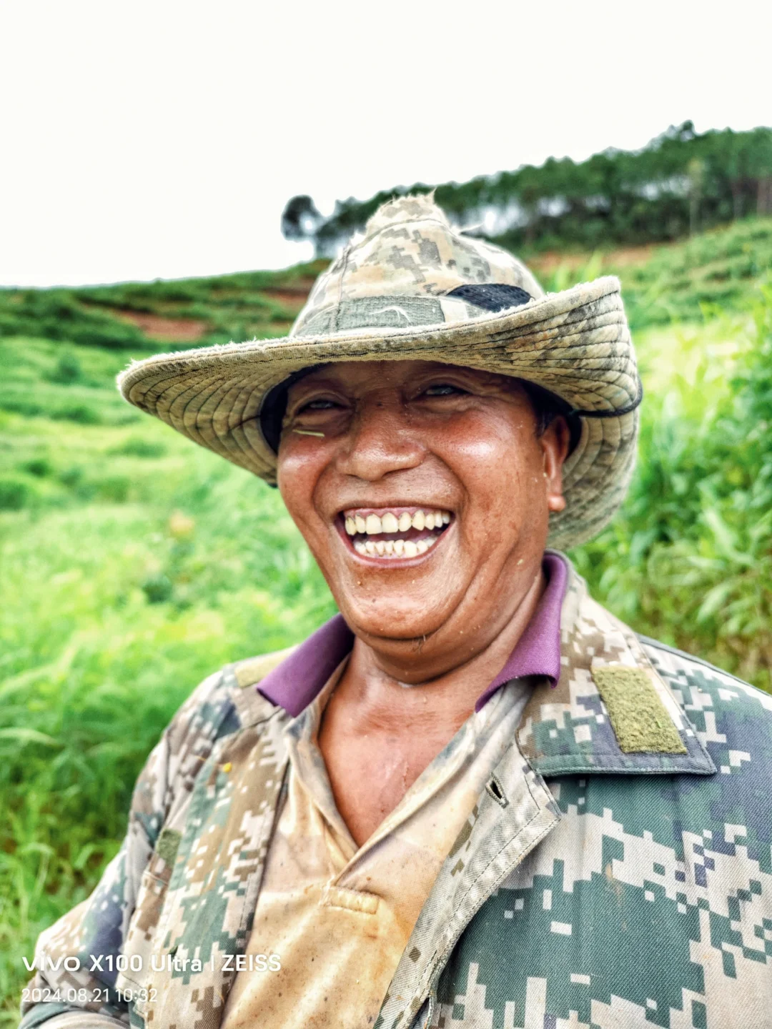 坚持人工除草！是新农人的第一步坚守……