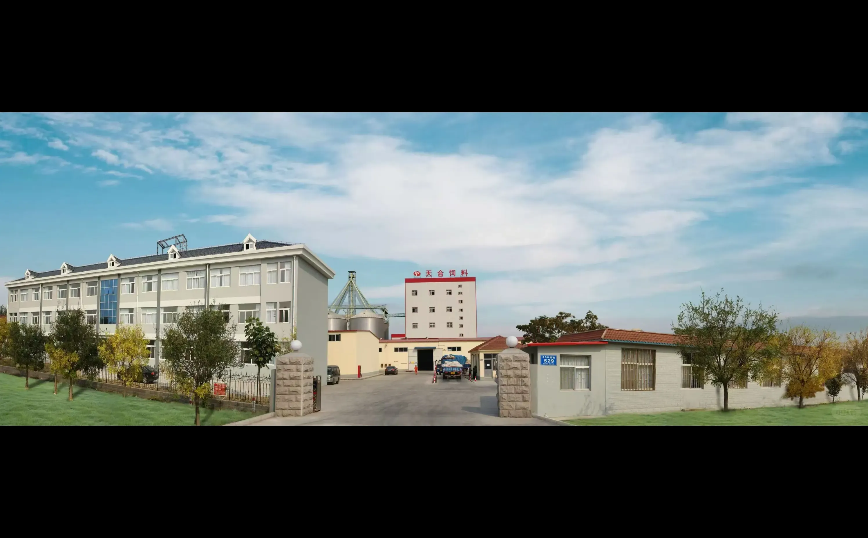 河南猪牛羊鸡鸭鹅狗鱼虾蟹饲料厂家直销