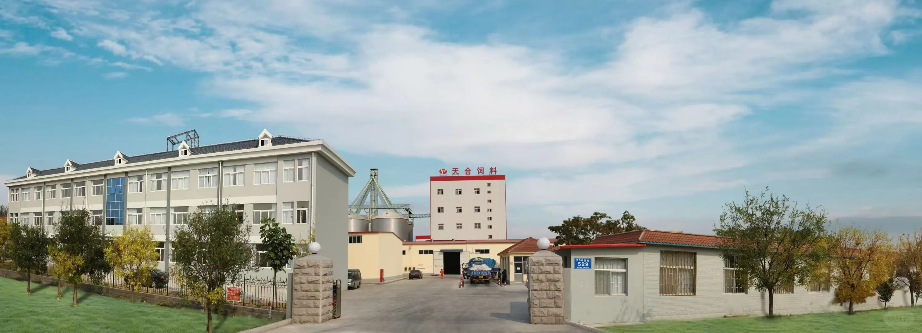 河南猪牛羊鸡鸭鹅狗鱼虾蟹饲料厂家直销