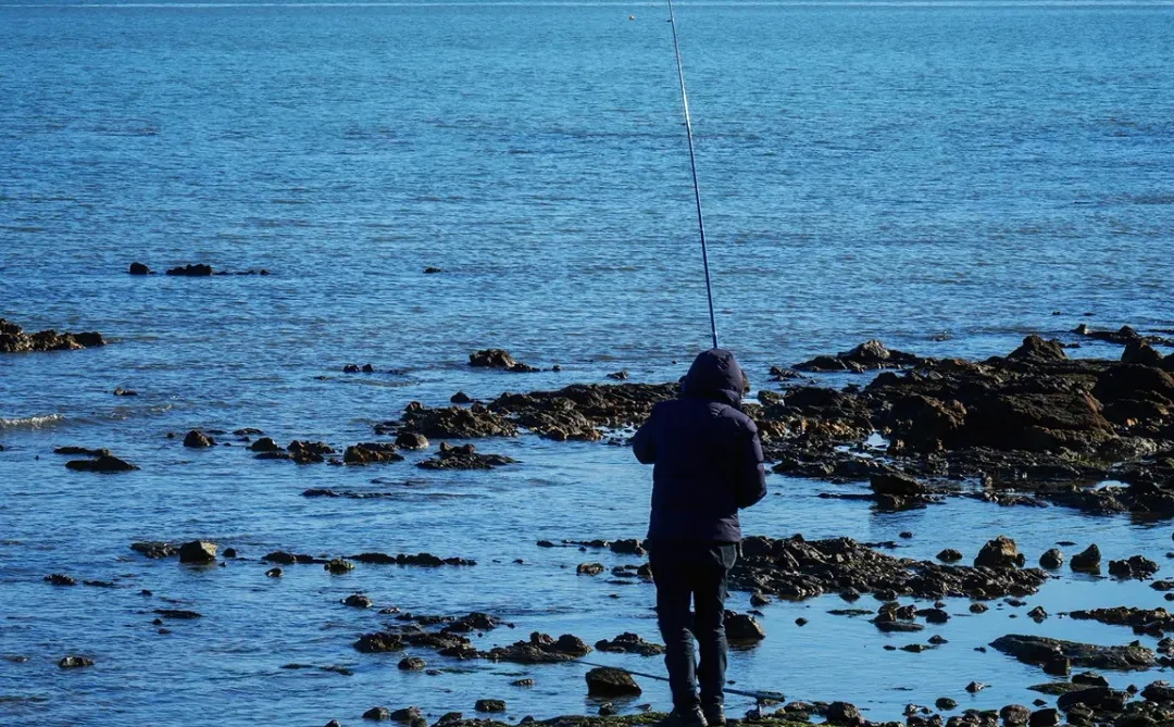 🌊烟台｜劳作的渔民，成了画面里最好的点缀