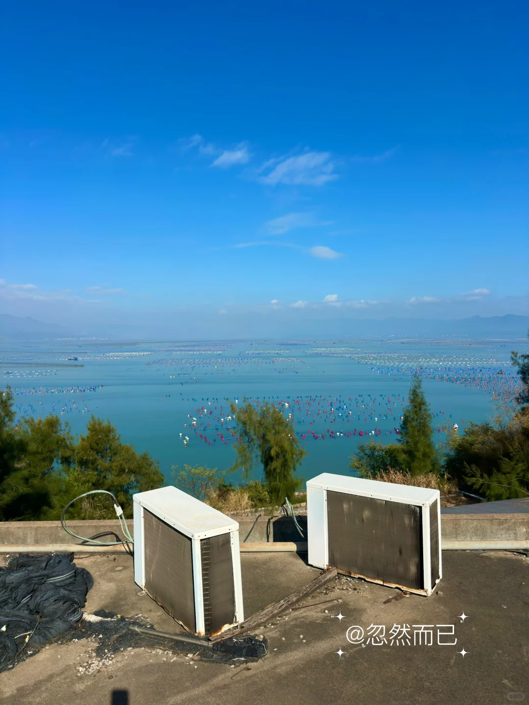 虽然打工很辛苦，好在住的是海景宿舍