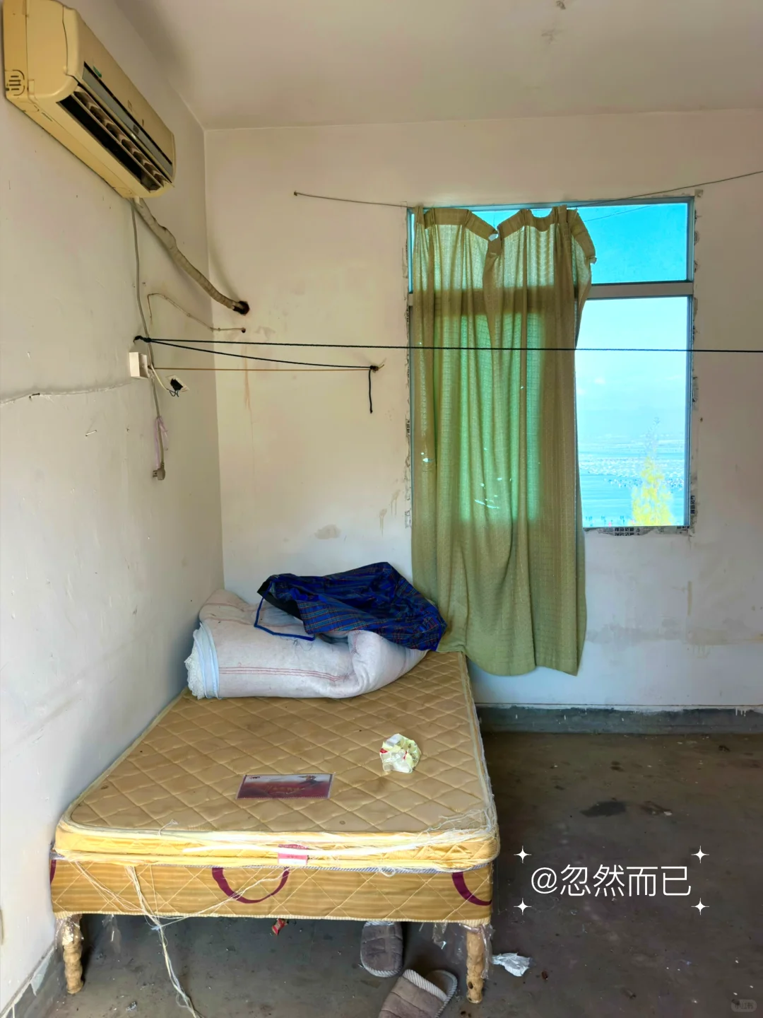 虽然打工很辛苦，好在住的是海景宿舍