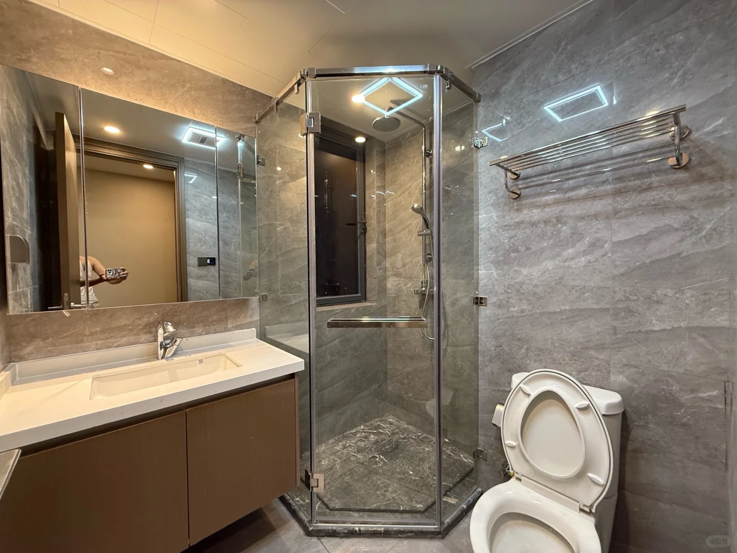 华中农业大学 碧乐城 衣帽间 精装三居 急出