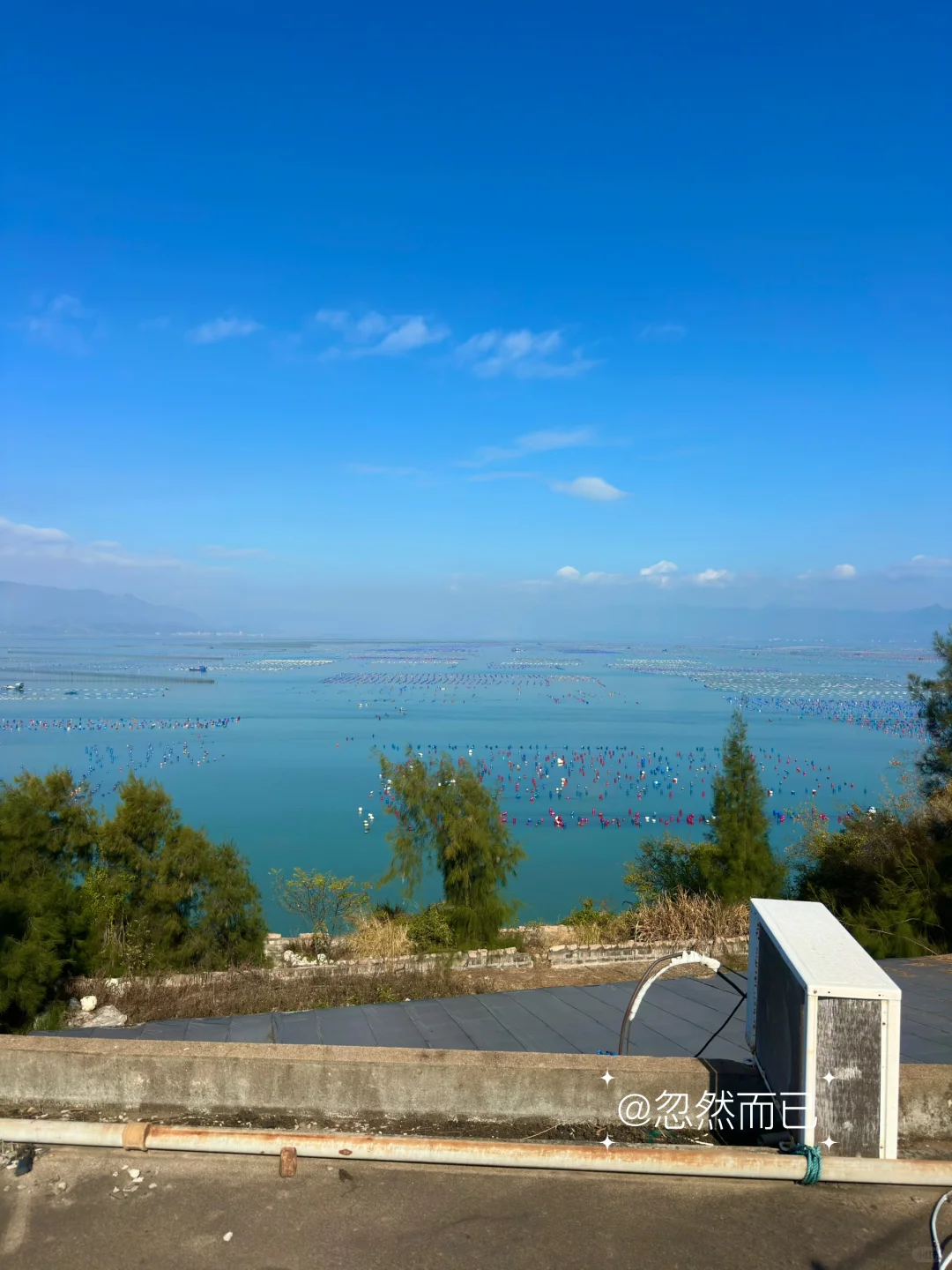 虽然打工很辛苦，好在住的是海景宿舍