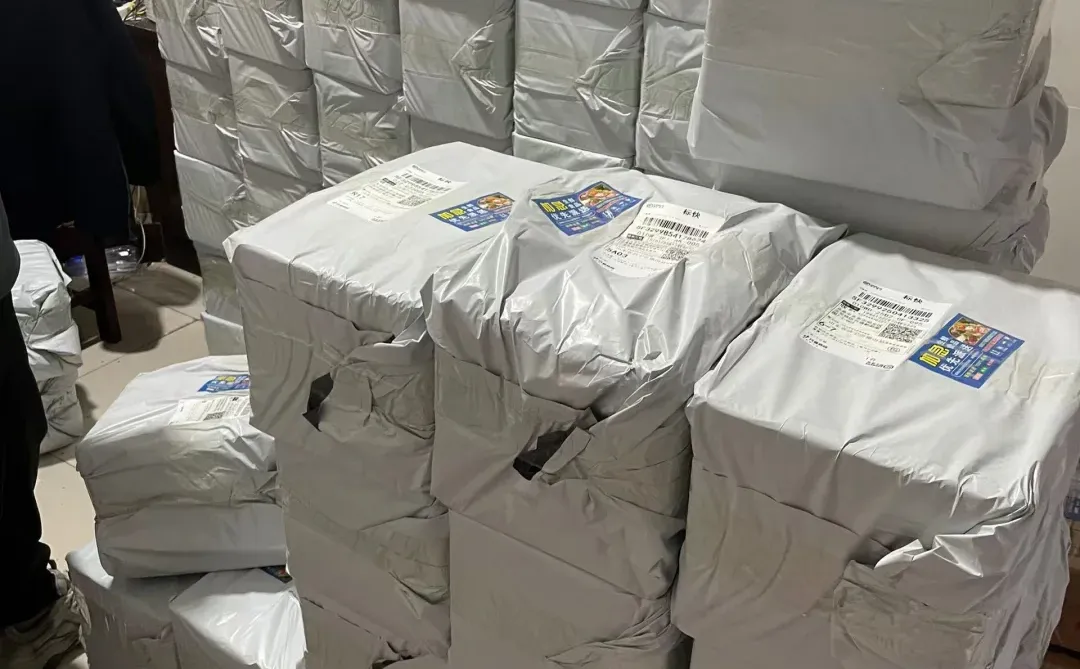 渔民每天捕捞的几百斤鲫鱼有人买吗