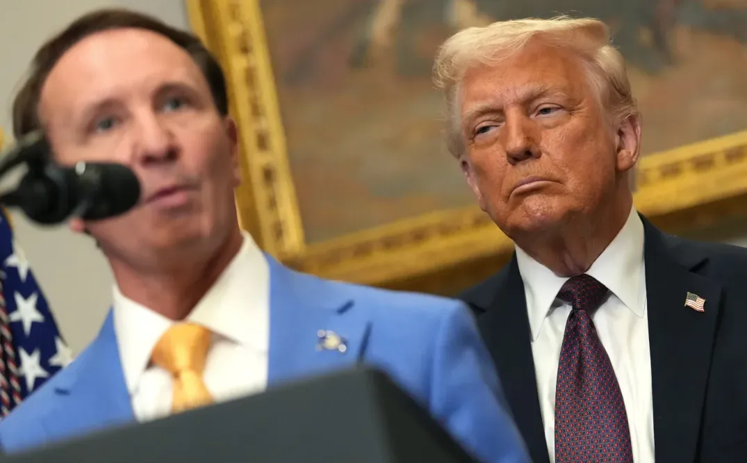 特朗普使阴招，丹麦怒了