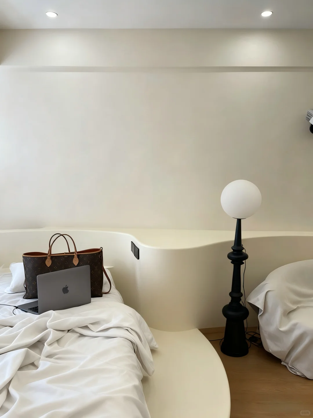 济南！大明湖旁！108俩人😭 不想退房！