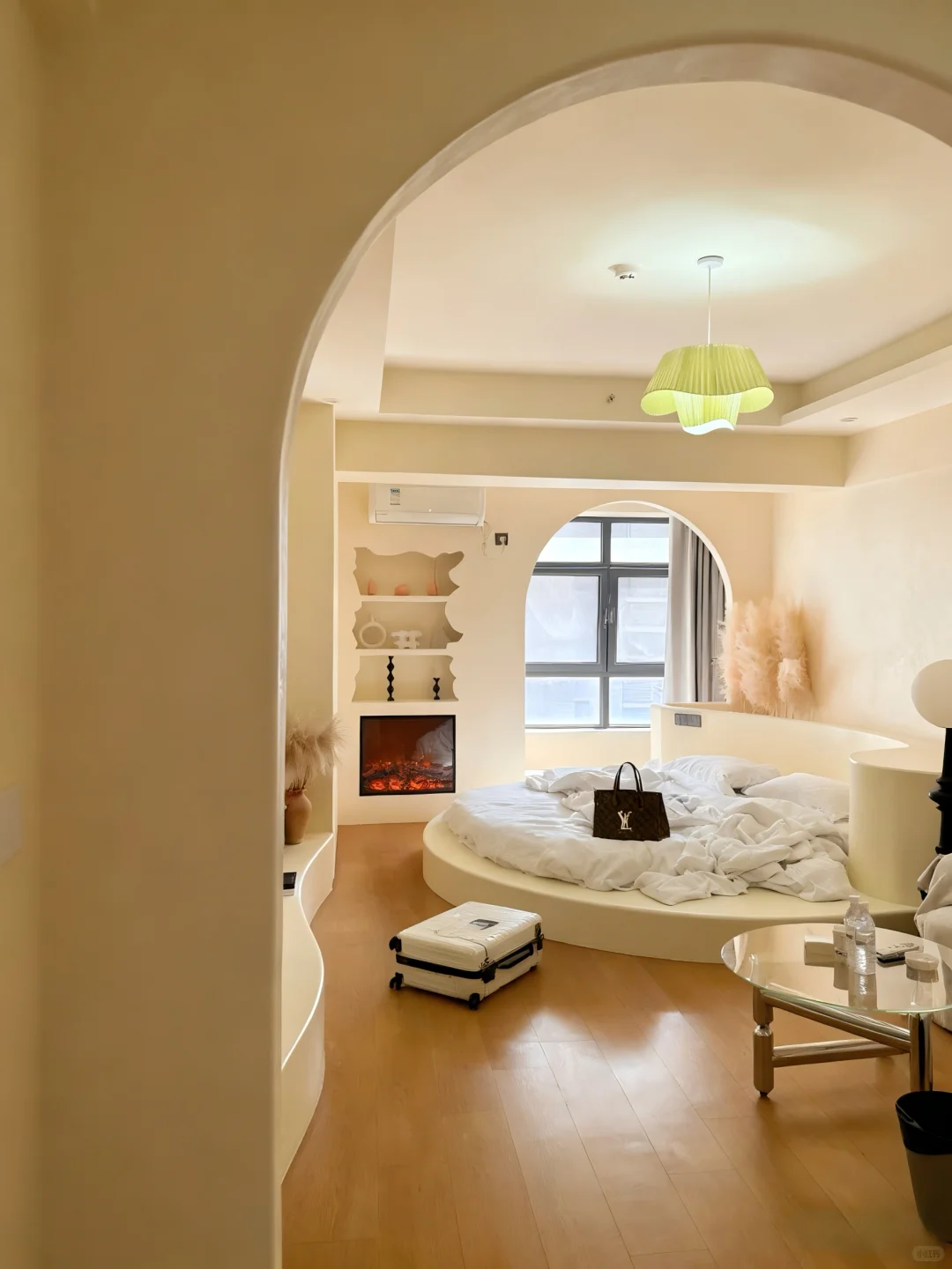 济南！大明湖旁！108俩人😭 不想退房！