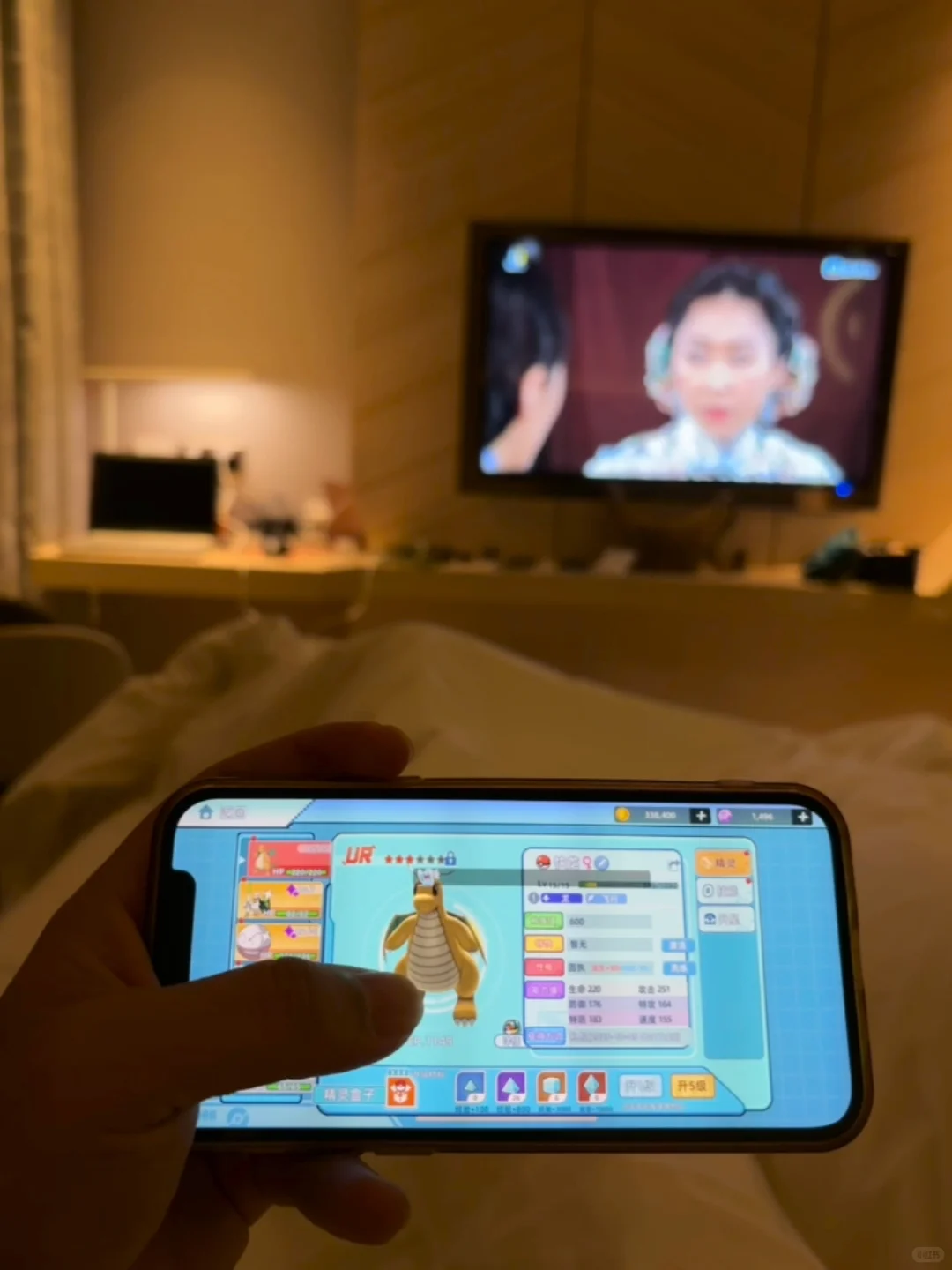 午夜的我一边看经典电视剧，一边玩Pokemon