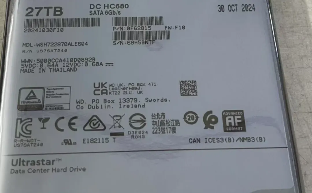 27TB的硬盘，装电影三年都看不完