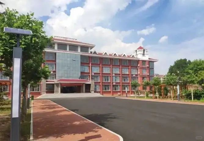 青岛中专院校社招学科老师月7000+