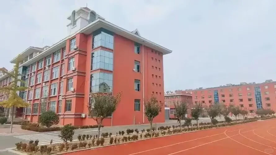 青岛中专院校社招学科老师月7000+