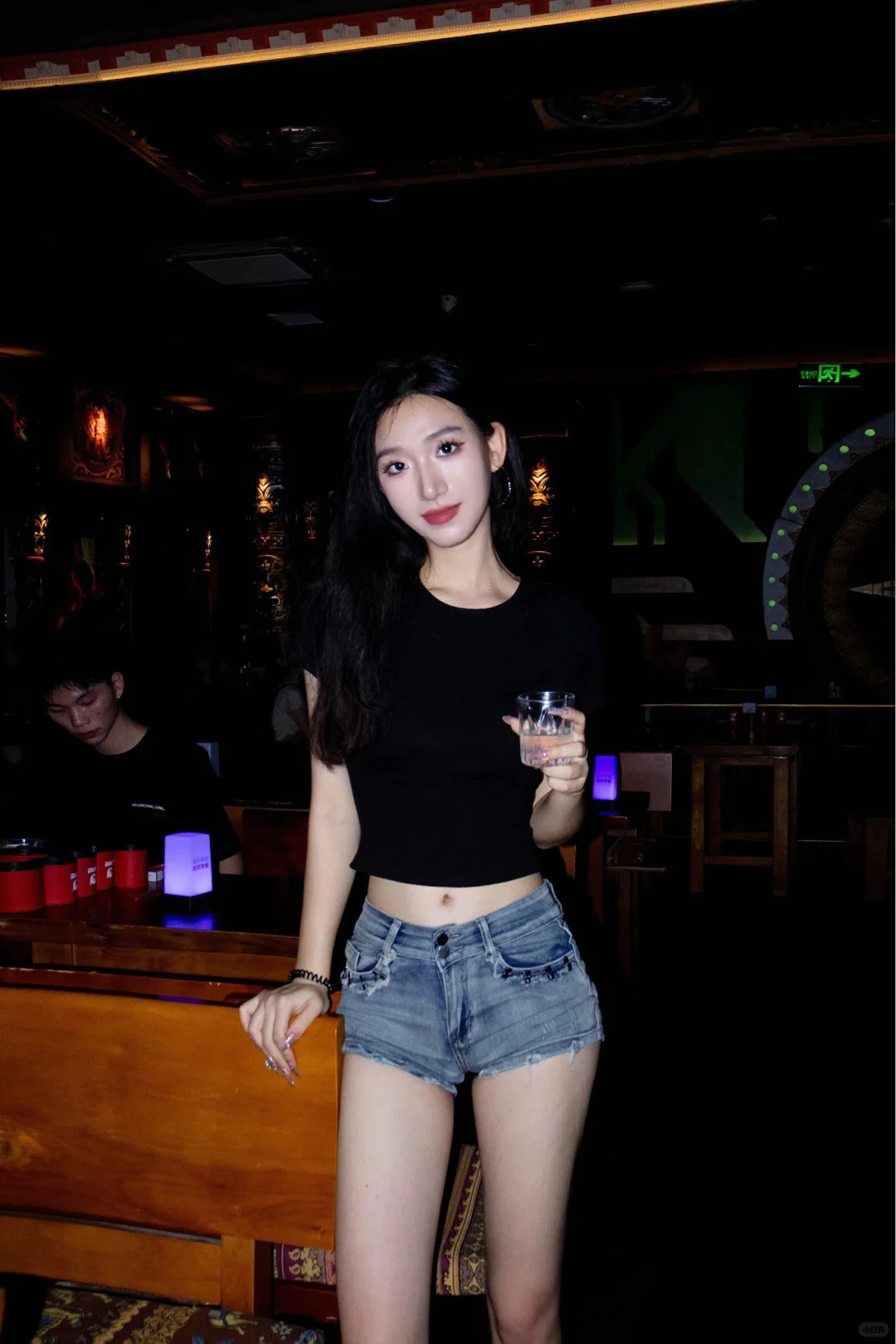 白月光女神的牛仔裤