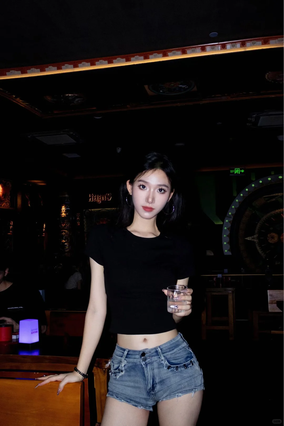 白月光女神的牛仔裤
