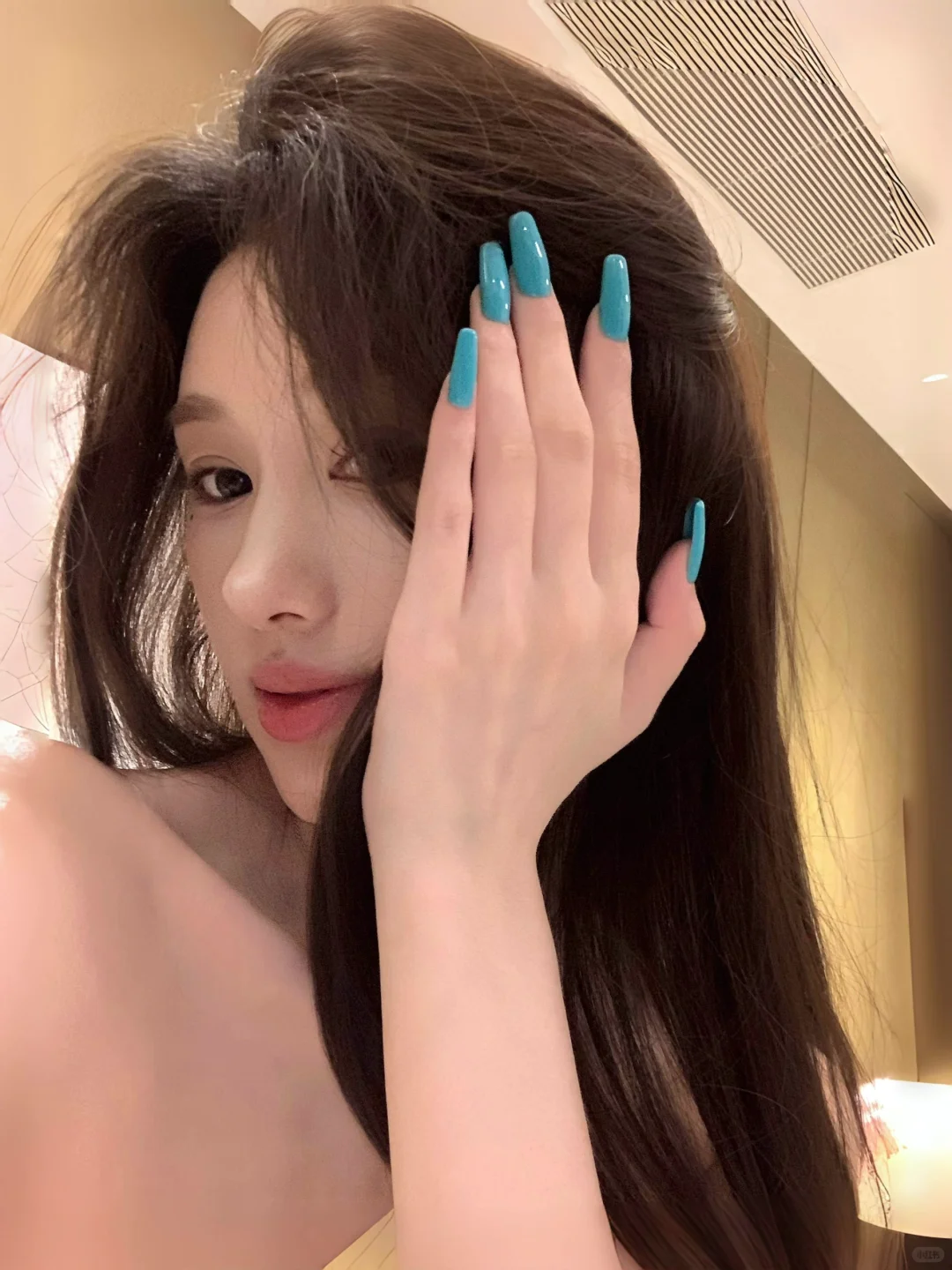 超显白的蓝色美甲 纯欲天花板!!?