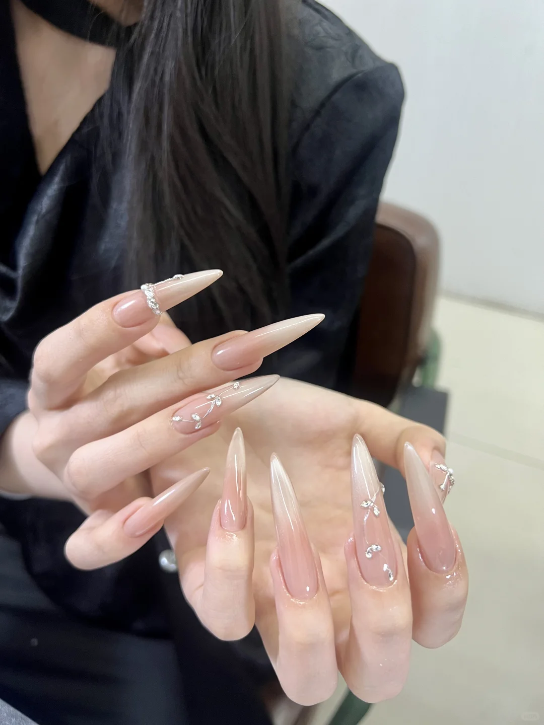 纯欲感十足的美甲?