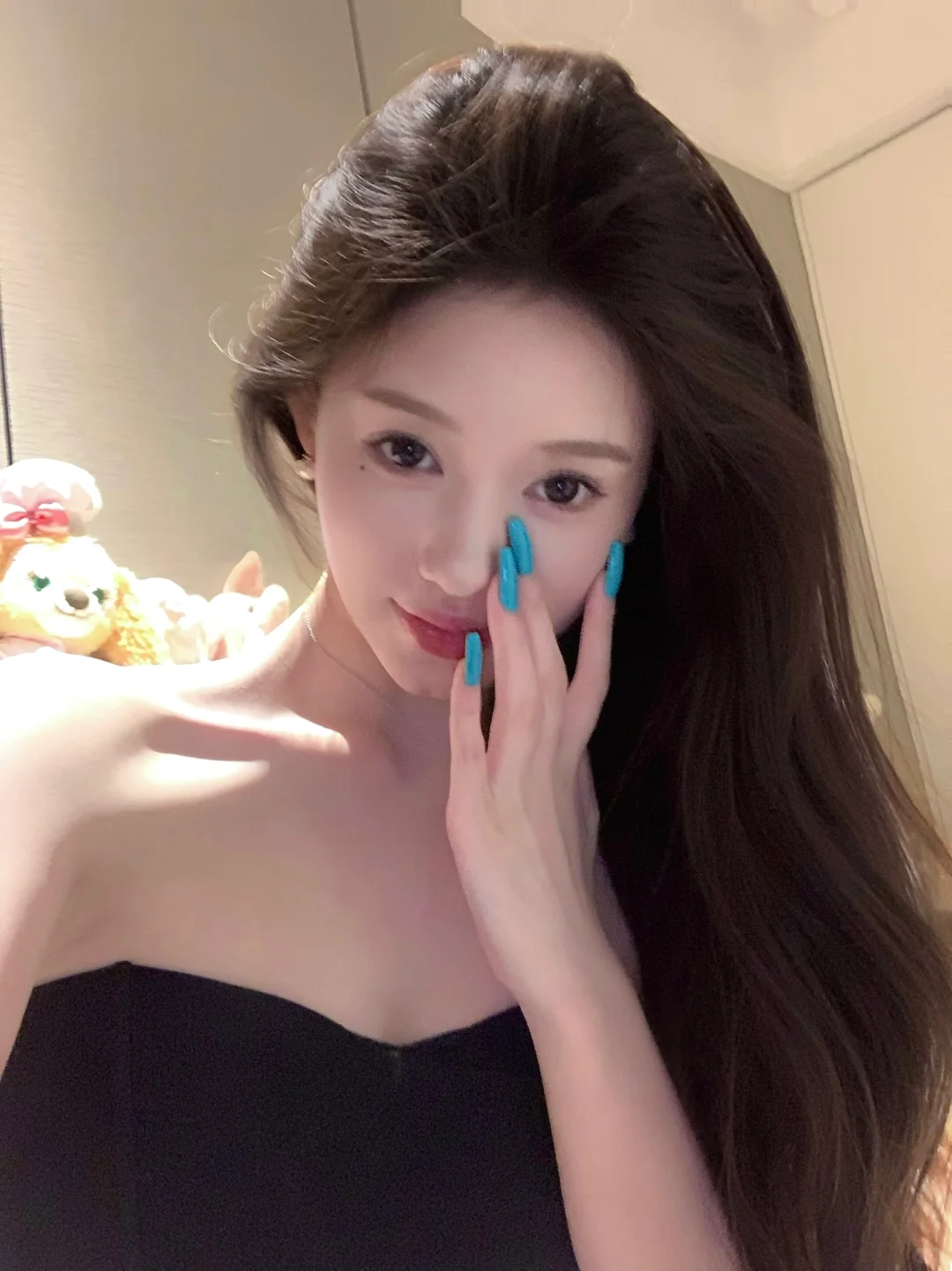 超显白的蓝色美甲 纯欲天花板!!?