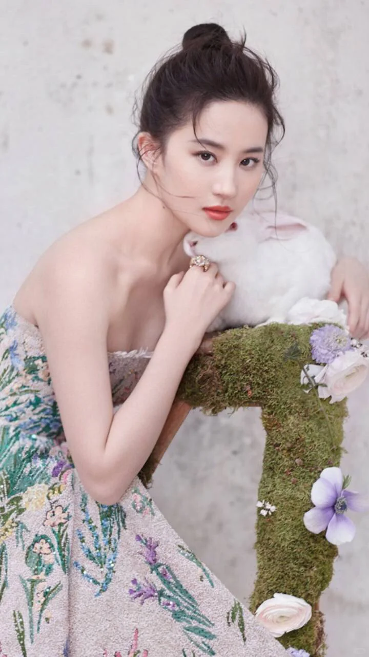 刘亦菲从古典灵韵到现代风骨的东方美学诠释