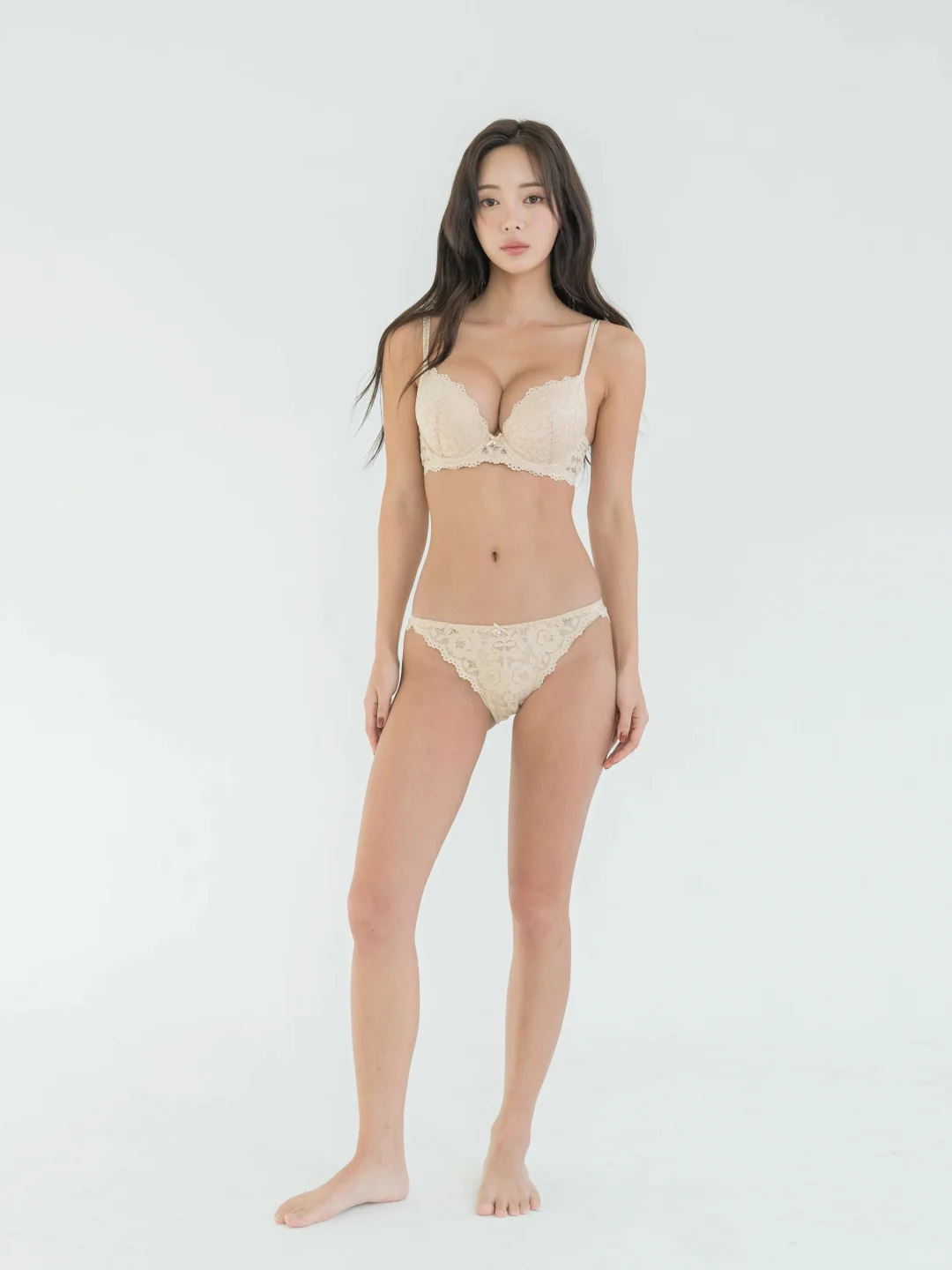 ? 用一件蕾丝唤醒身体里的女神