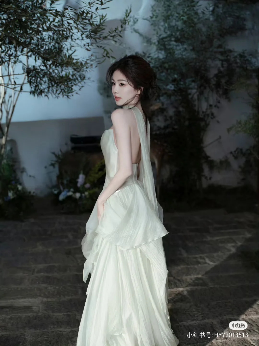 月光女神小菠萝?黑色氛围感头像