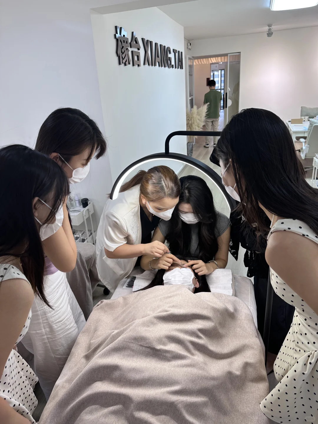 00后找不到工作 之 美睫创业自己当老板