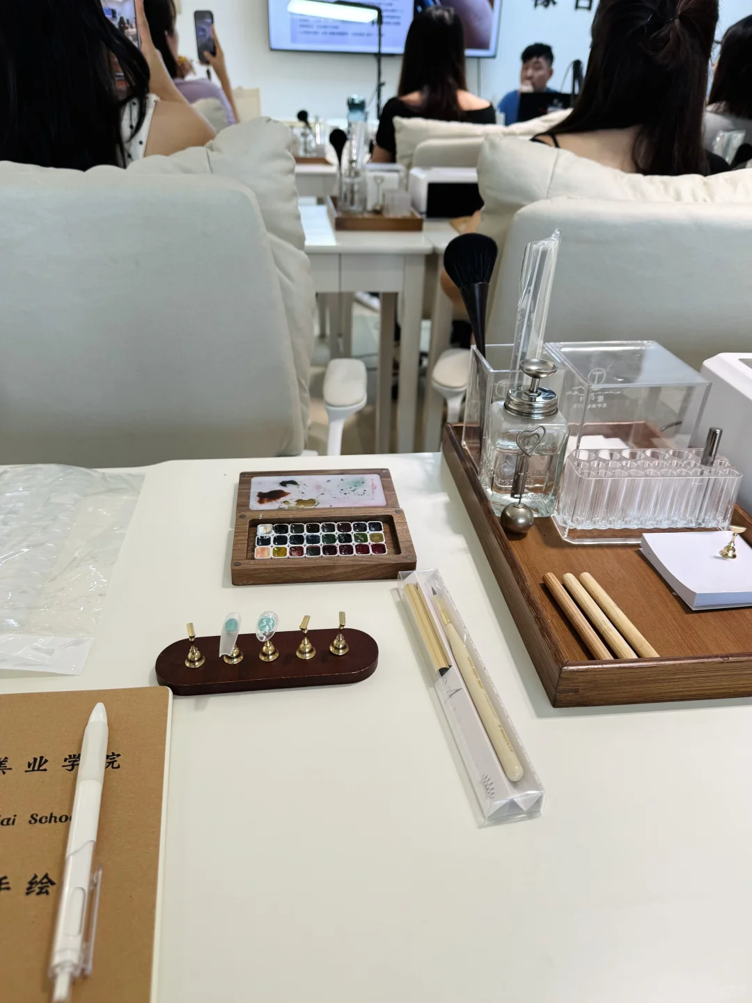 00后找不到工作 之 美睫创业自己当老板