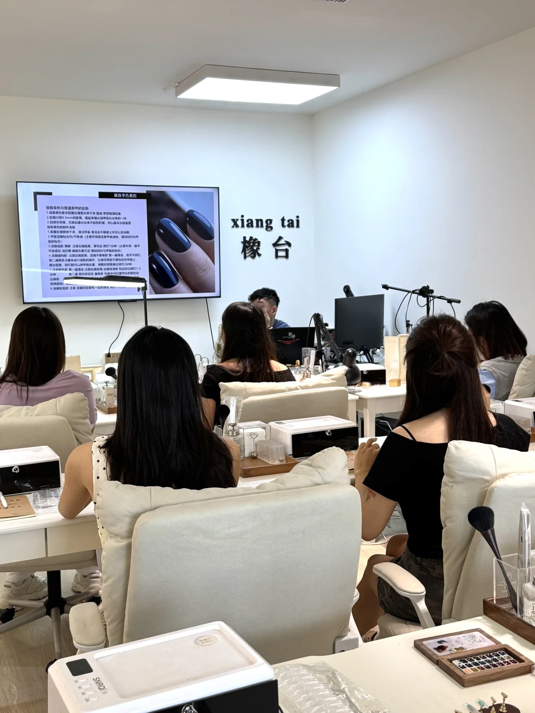00后找不到工作 之 美睫创业自己当老板