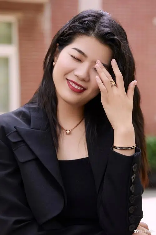 杨笠跳槽升职记:职场新秘诀大揭秘