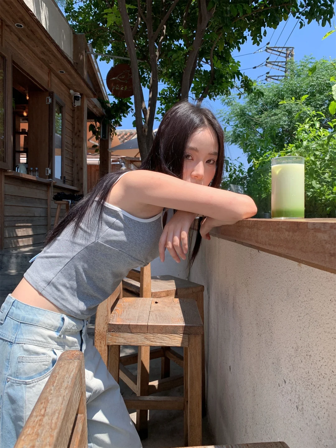 一些松弛感拍照姿势