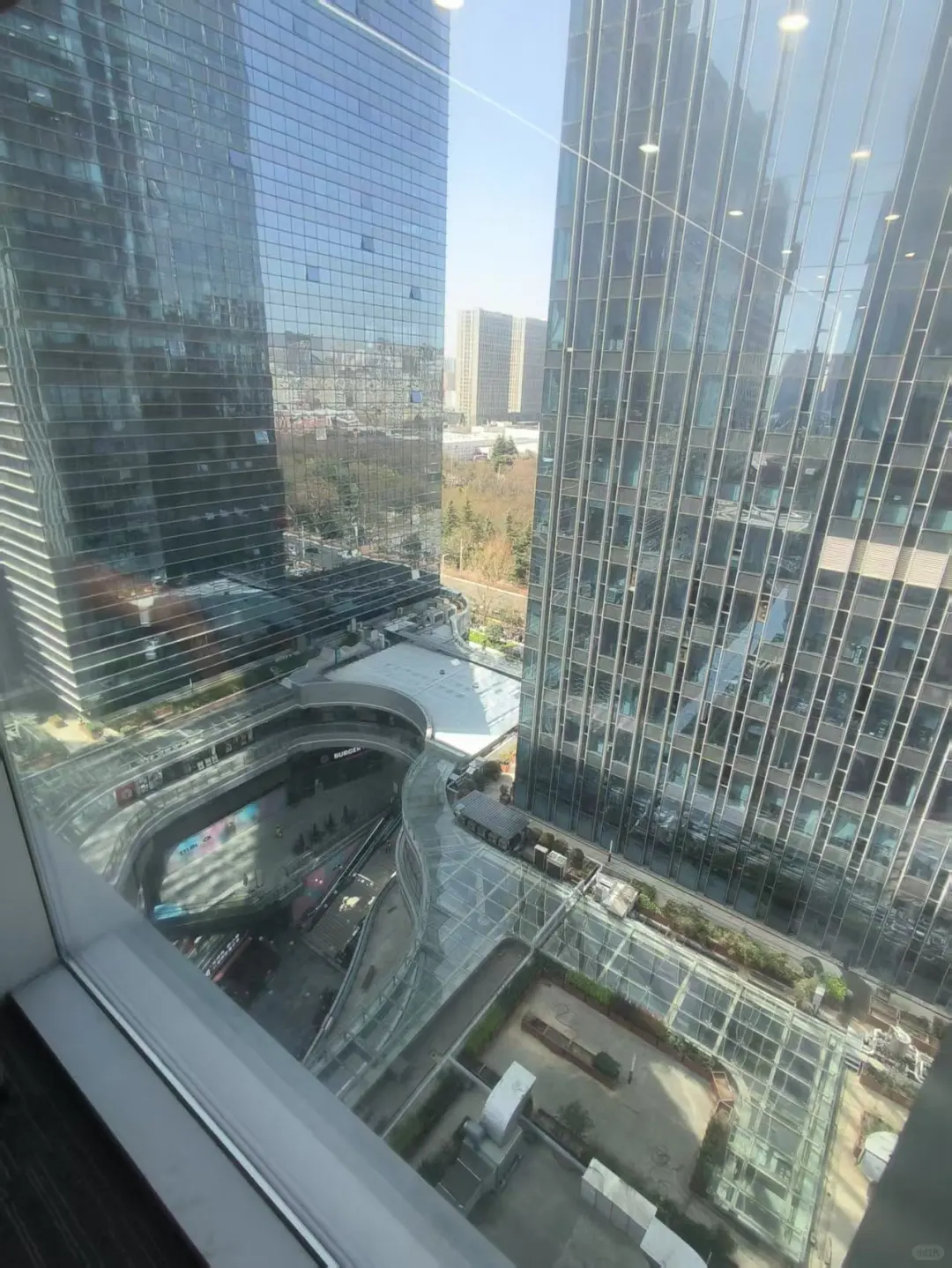 地铁口 无责底薪4000 周末双休