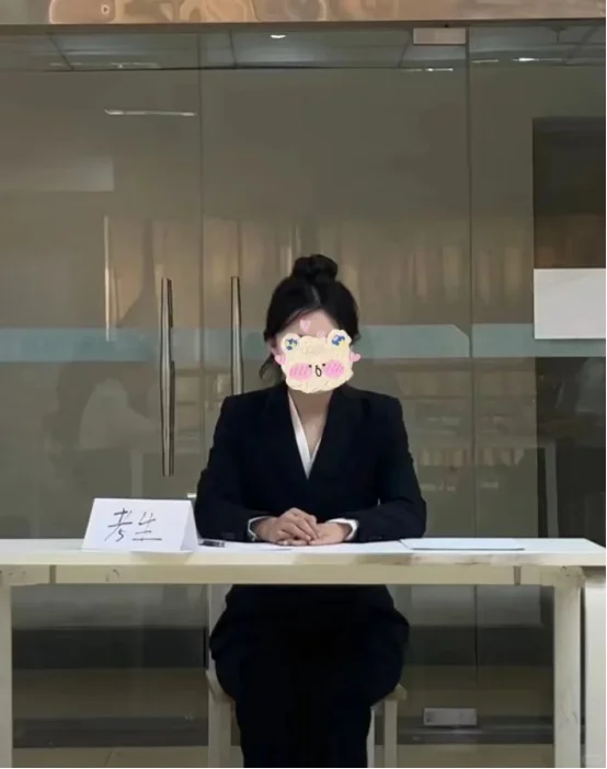 面试遇到一个胆子大的女生,当场就想给过...