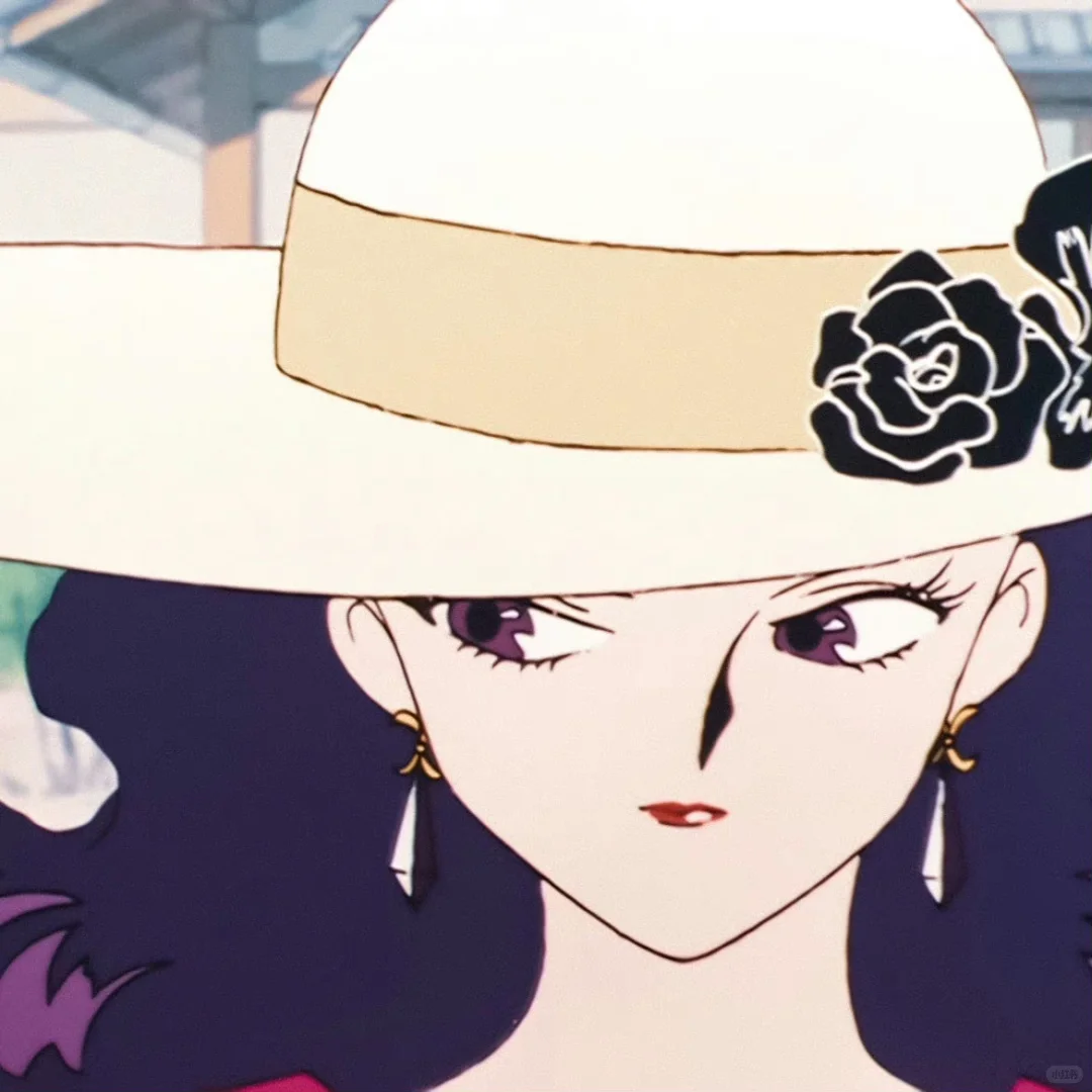 紫发猫女郎